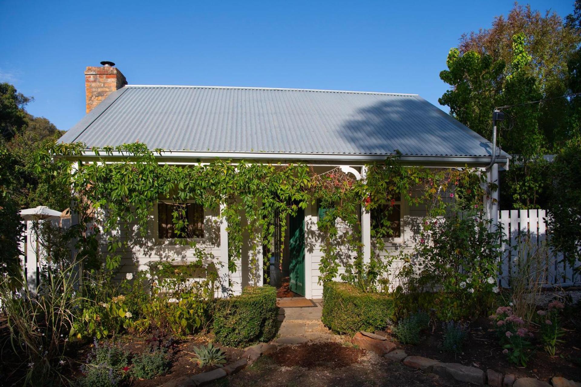 Wisteria Hysteria Villa Hepburn Springs Exterior photo